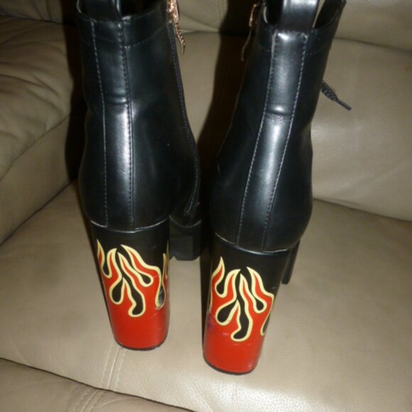 LAMODA Black Platform Ankle Boots – Flame Heel Design – EU 37 - Picture 5 of 16